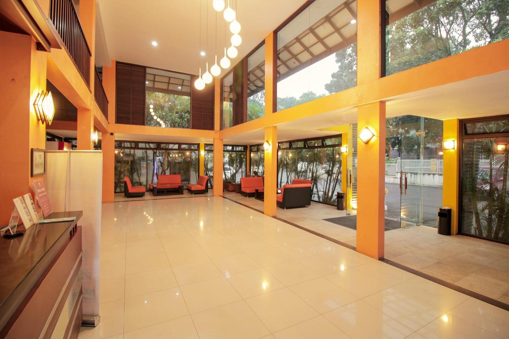 Collection O 295 Grha Ciumbuleuit Guest House Bandung Exterior photo