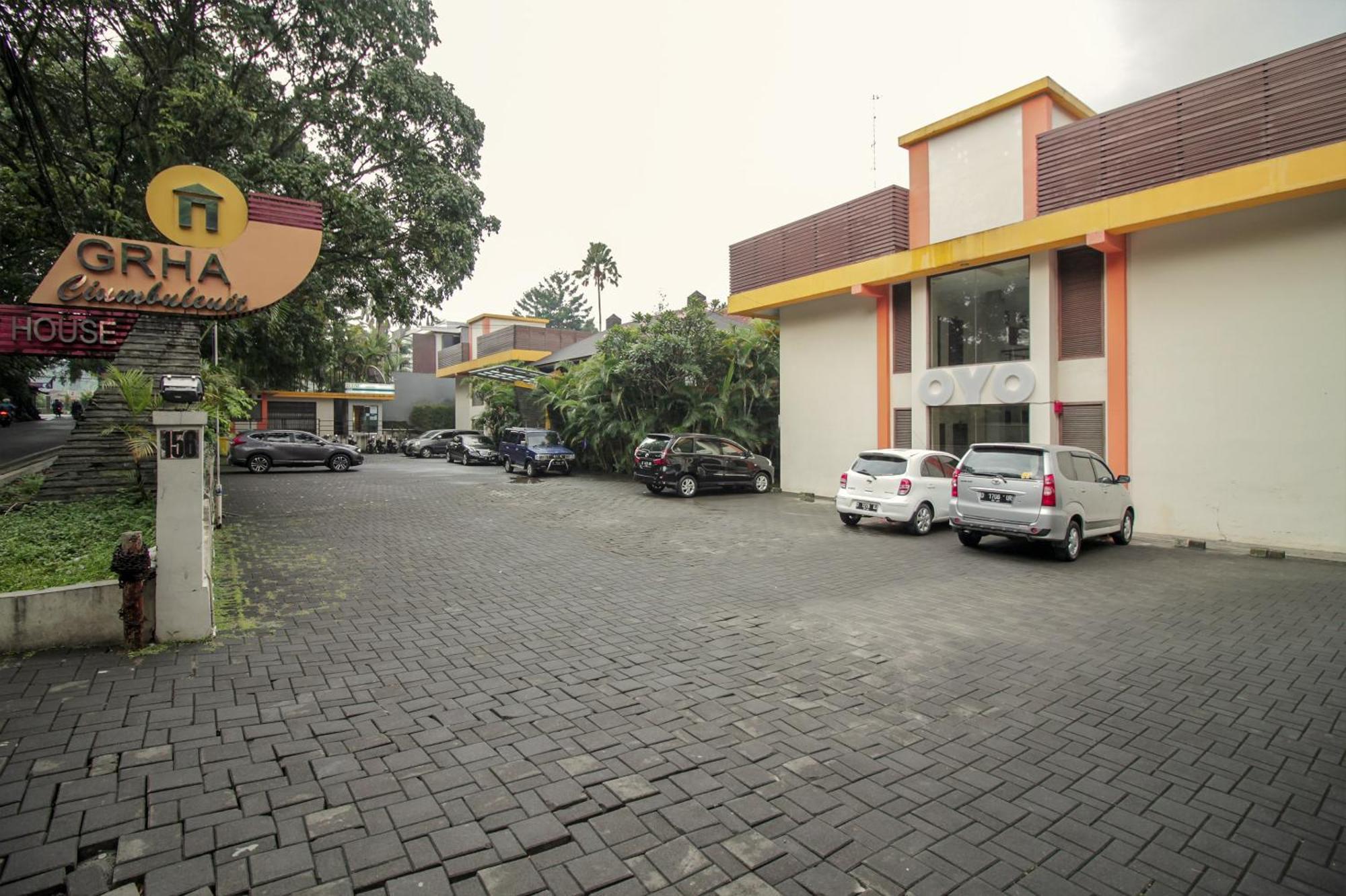 Collection O 295 Grha Ciumbuleuit Guest House Bandung Exterior photo