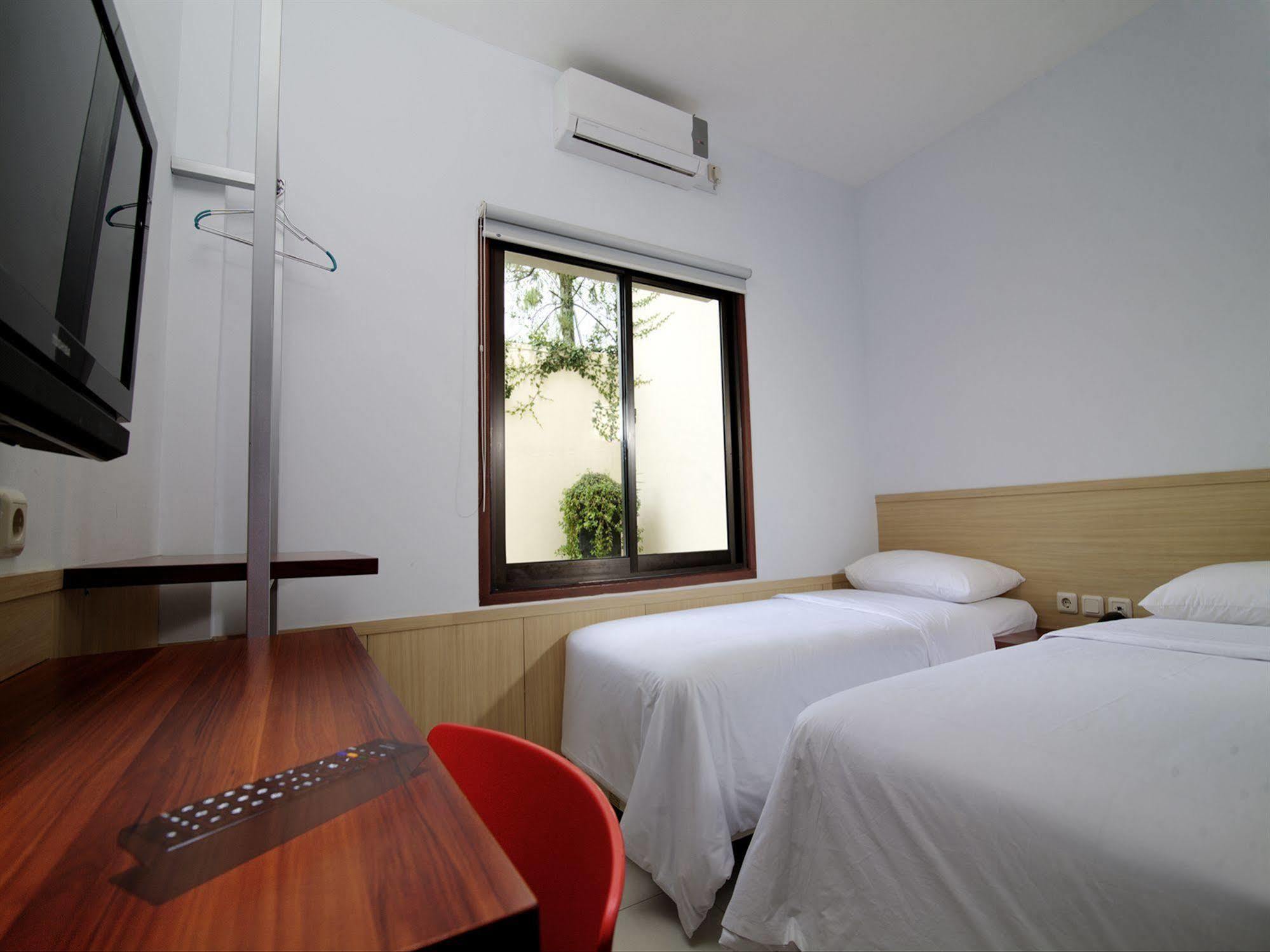 Collection O 295 Grha Ciumbuleuit Guest House Bandung Exterior photo