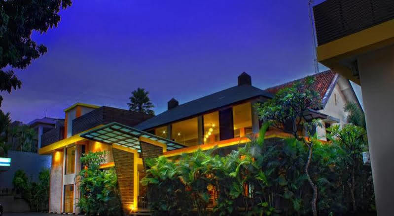 Collection O 295 Grha Ciumbuleuit Guest House Bandung Exterior photo